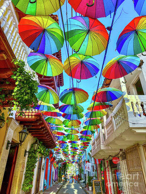 Leslie Brashear Adds New Photos To Her South America Collection While Visiting Colombia